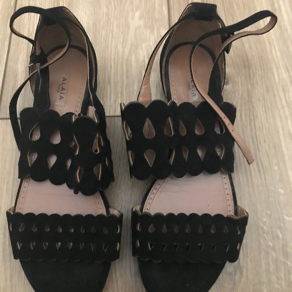 NWOB Alaia Paris Black Suede Laser Cut Eyelet Gladiator Sandals, Size 38.5